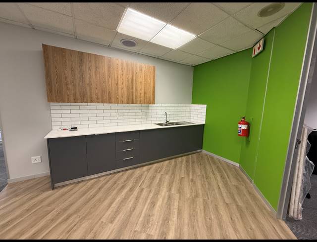 164M² OFFICE TO LET IN PARKTOWN